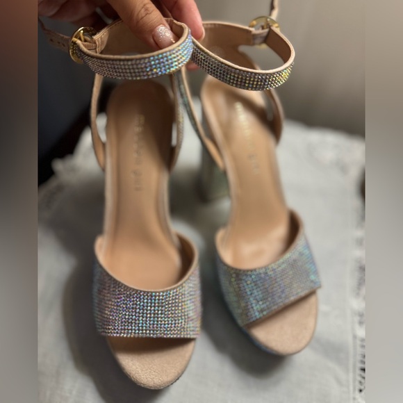 Brand new platform high heels. Stunning shoes. - Picture 8 of 12